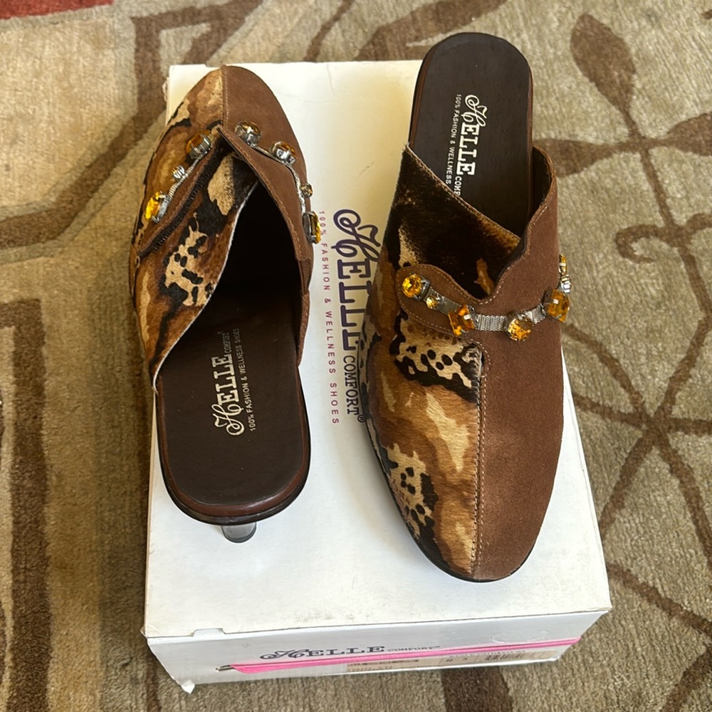 New in box shoes with dust bag